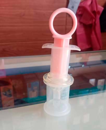 DISPENSADOR DE MEDICINA PARA BEBE